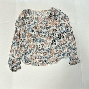a.n.a brand Women's top in Size Large Long sleeve in Like New Condition.